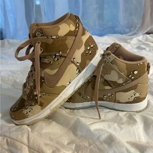 Nike high top camo. 8W
